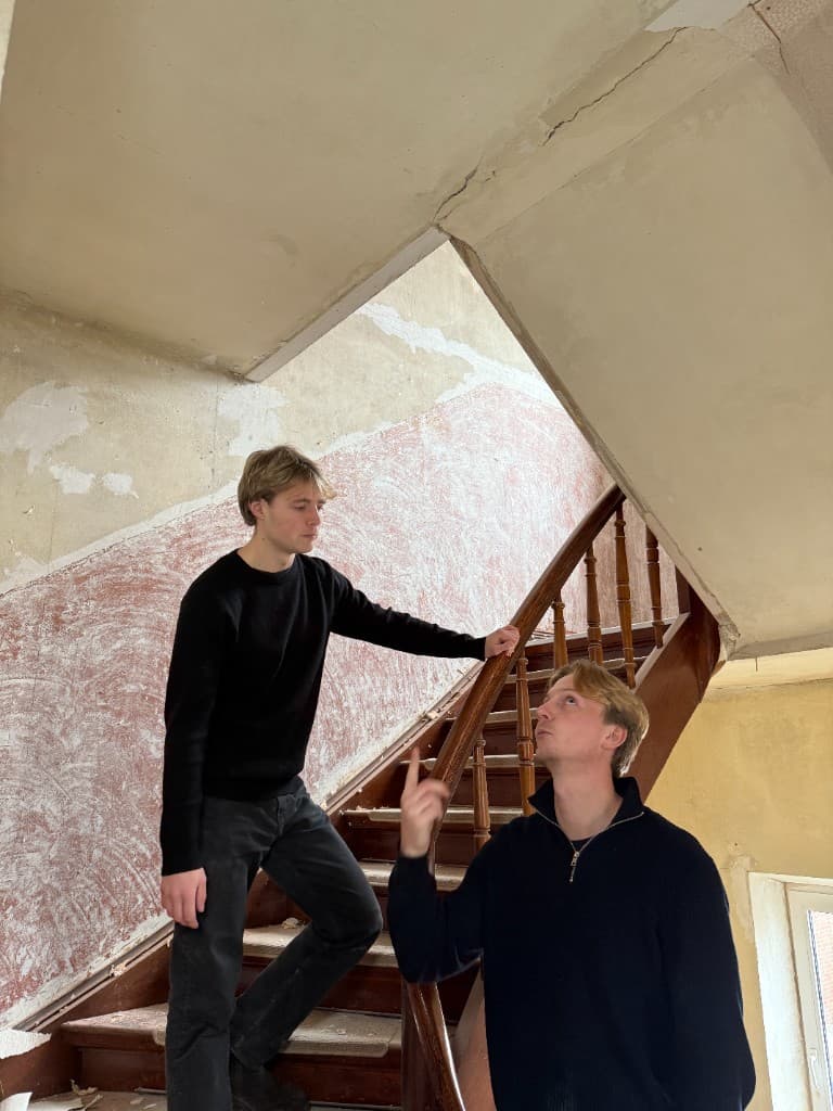 Nic & Hendrik – Treppenhaus